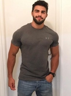 ragazzo gay muscoloso